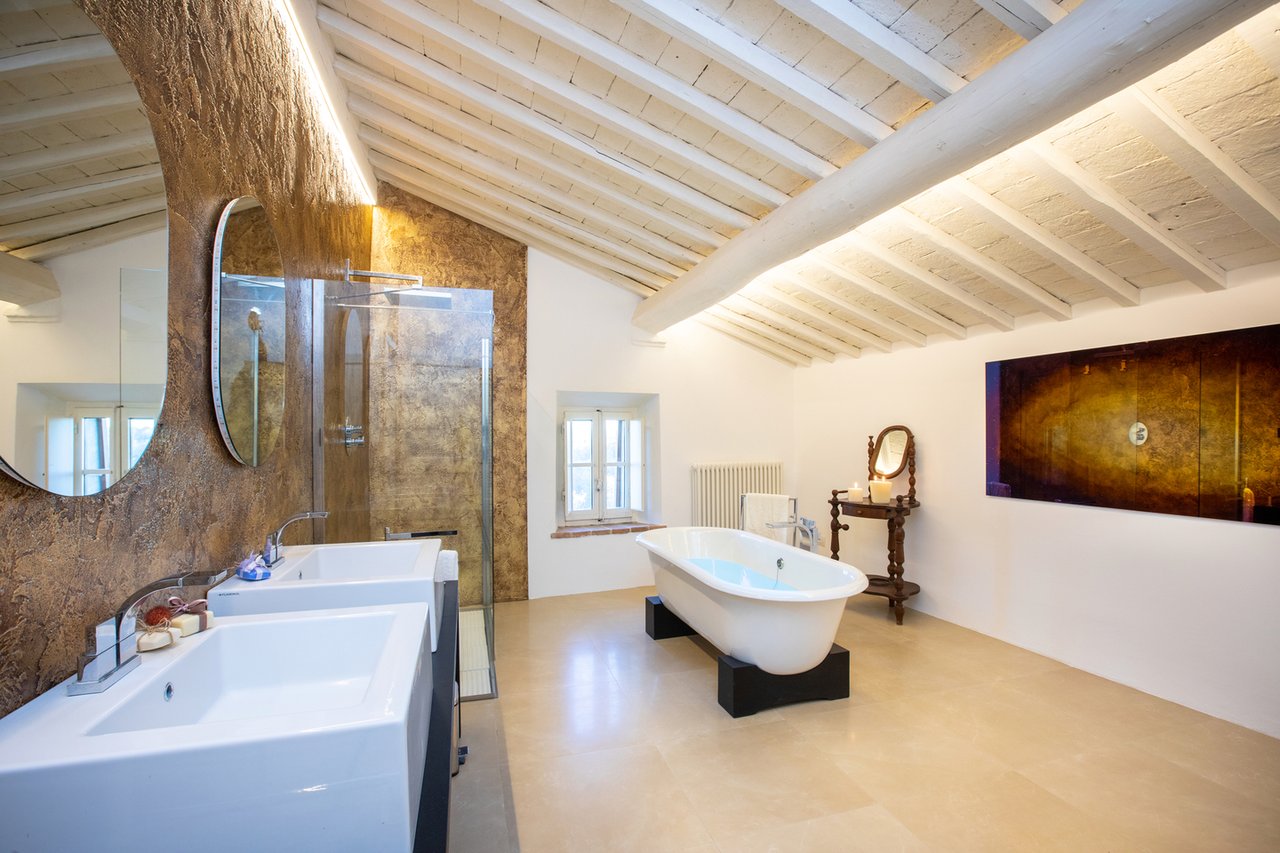 Country Luxury Home For Rent in Valdorcia