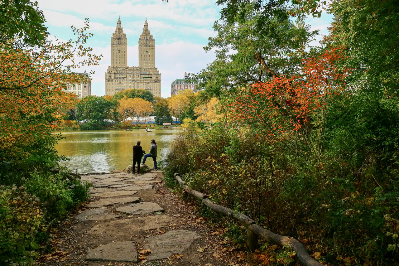 Manhattan Luxury Market Report September 2025 – The Month of “Wait… Maybe?”