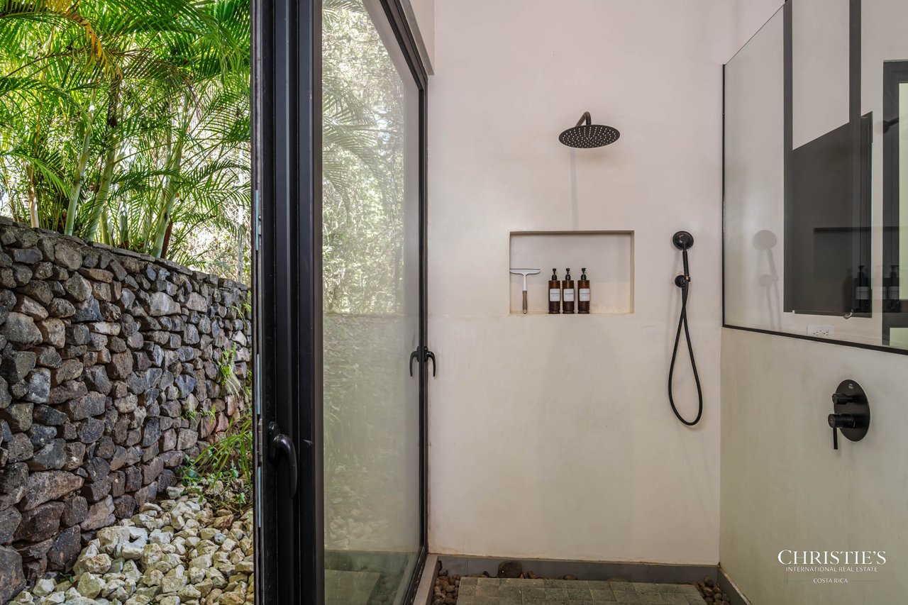 Casa Lola – Contemporary Beachside Oasis in Playa Grande