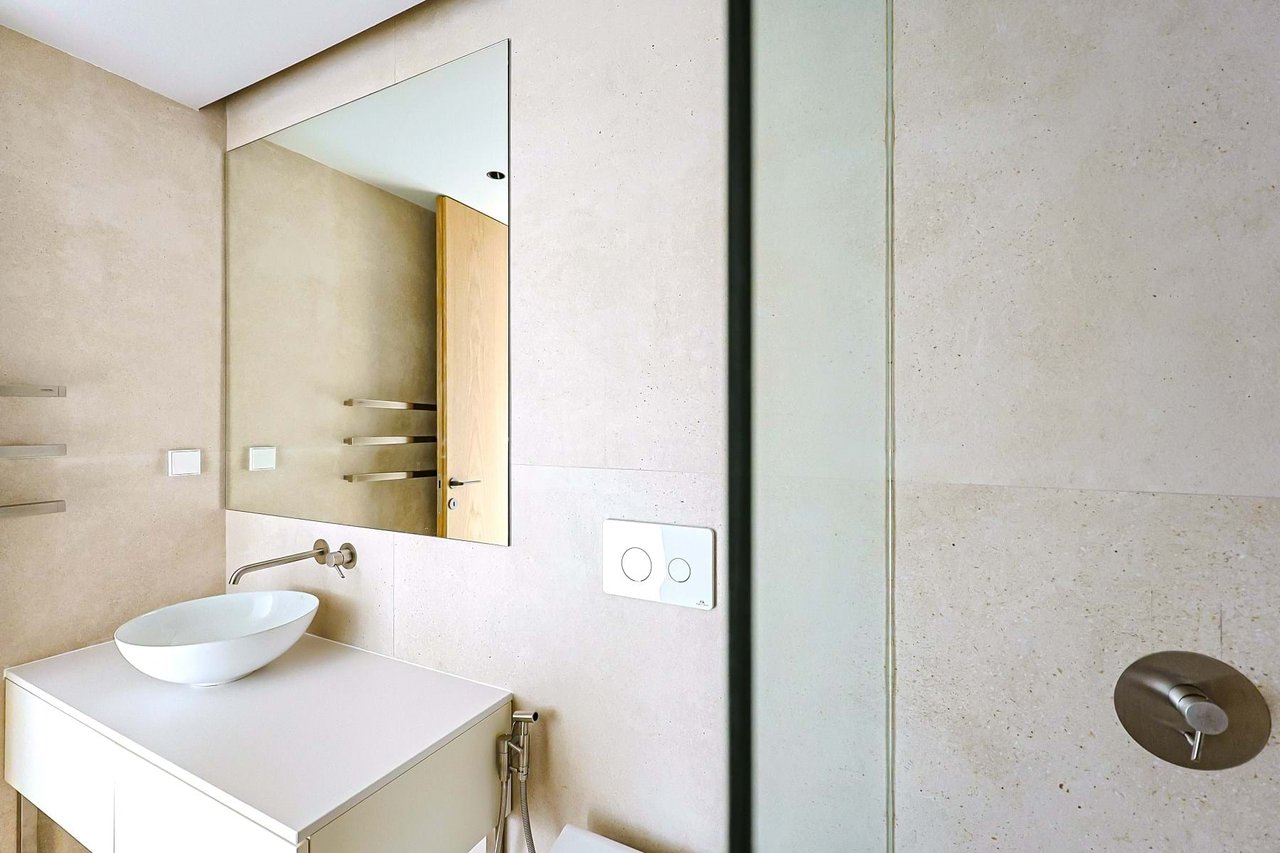 Stylish 2-Bedroom Apartment in the Heart of Lisbon with Exceptional Amenities
