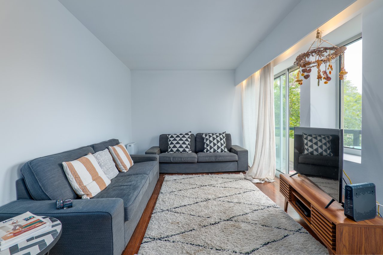 Sea View 2-Bedroom Apartment for Rent in Tranquil Foz Location