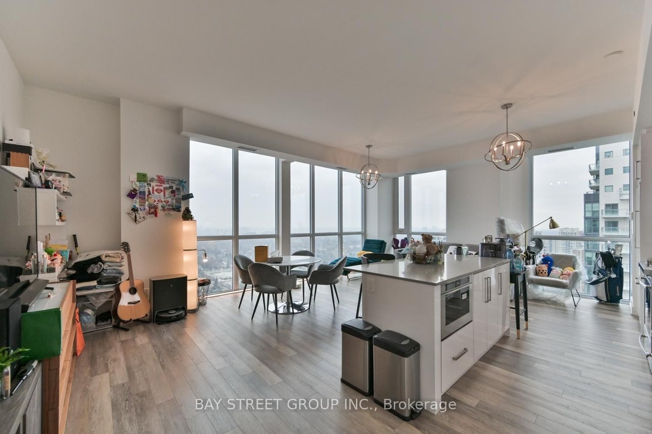 PENTHOUSE IN THE HEART OF NORTH YORK