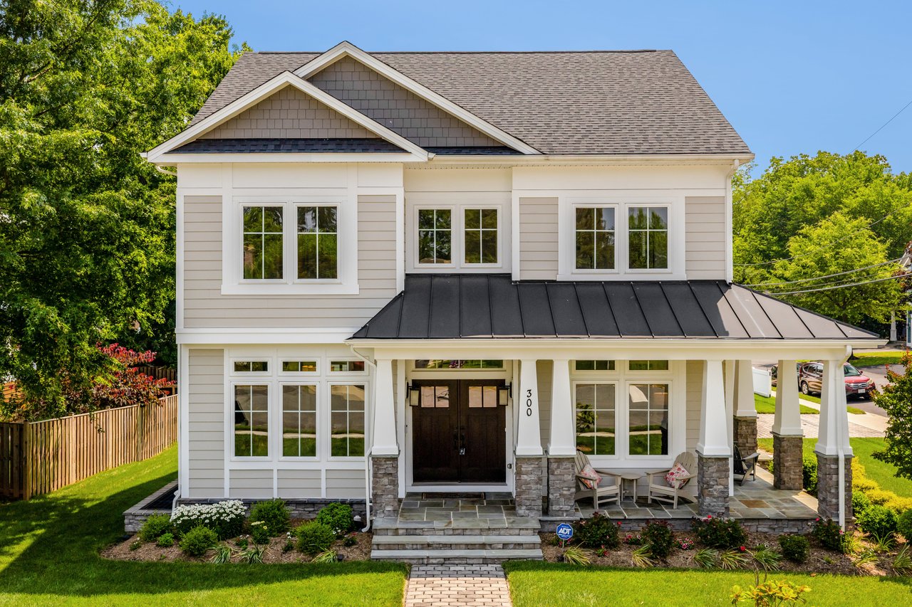 300 Jade Ct NW