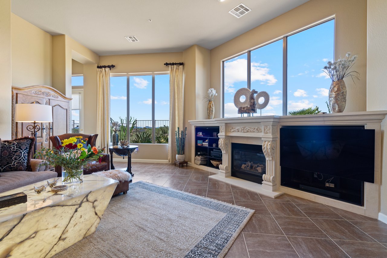 9812 E ROADRUNNER Drive