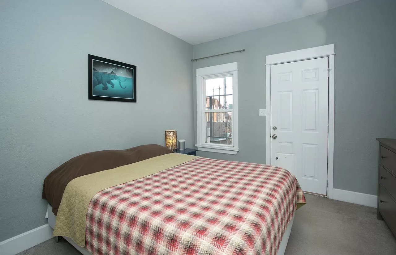 2557 Glenarm Pl