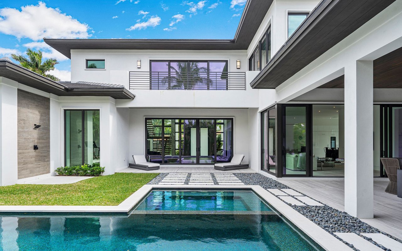 800 Seagate Dr