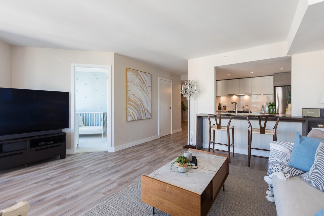 2701-1323 Homer St