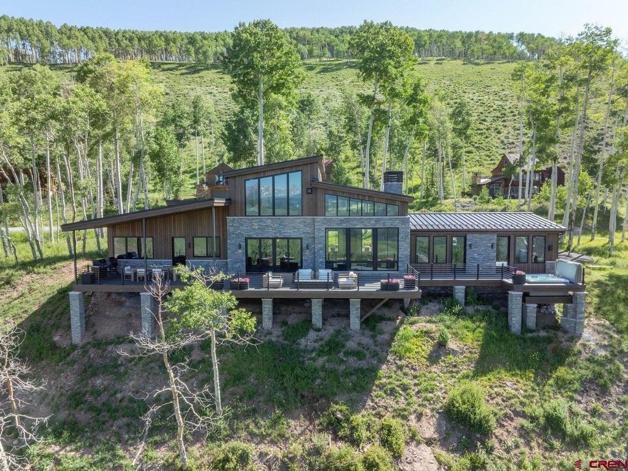 216 E Serapio Dr
