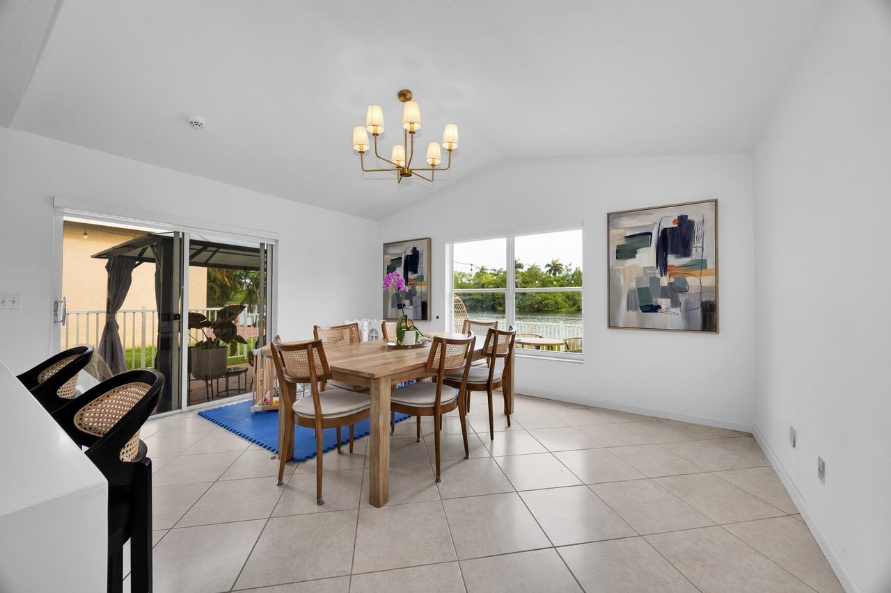 Lakefront Living in Silver Lakes