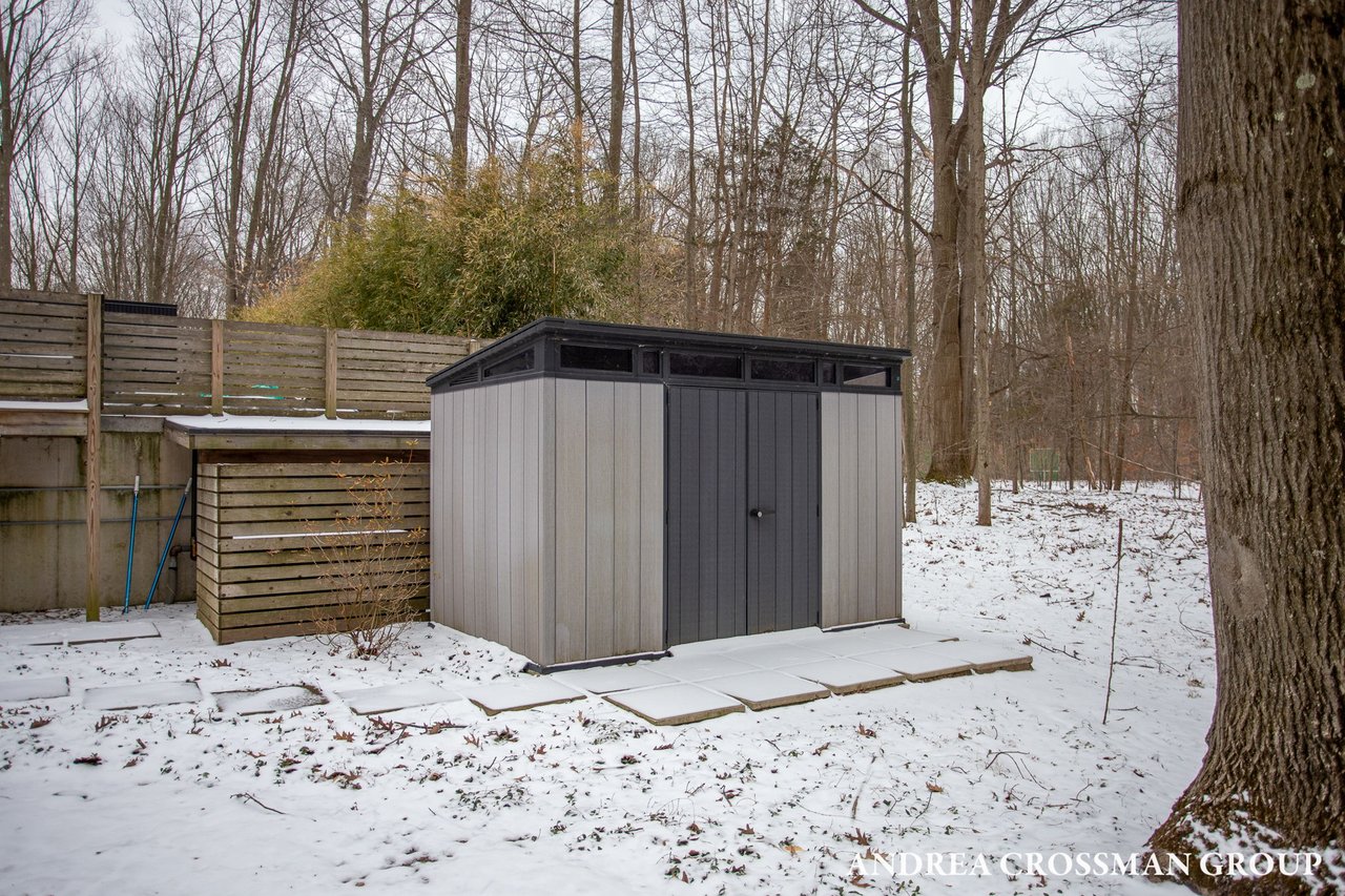 6919 Bendemeer Drive