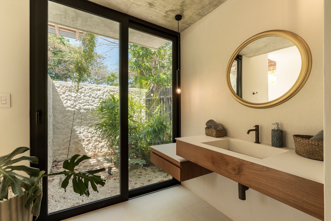 Villa Solana: Modern Luxury Steps from Playa Mansita in Hacienda Pinilla