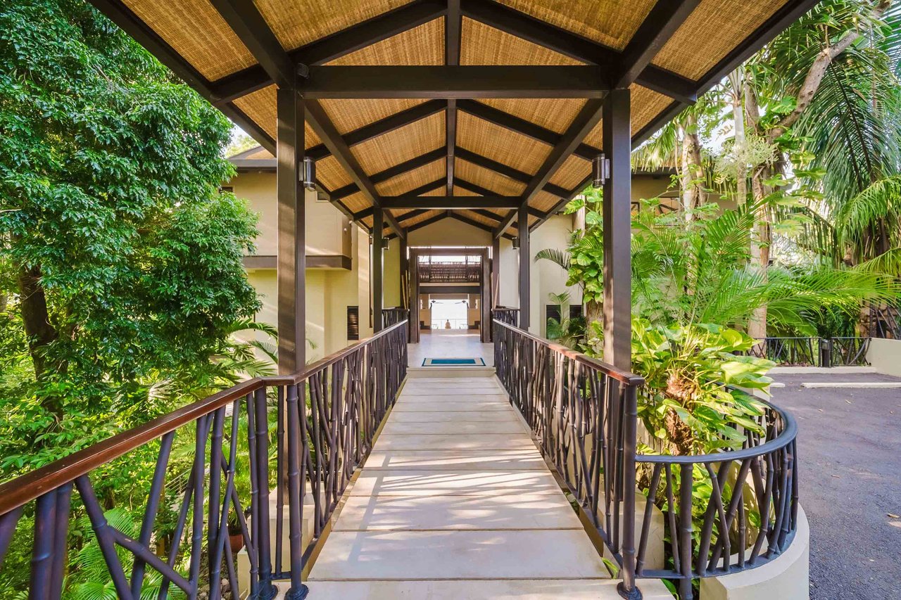 Walk to beach Vista Hermosa Estate Lucrative Contemporary Estate