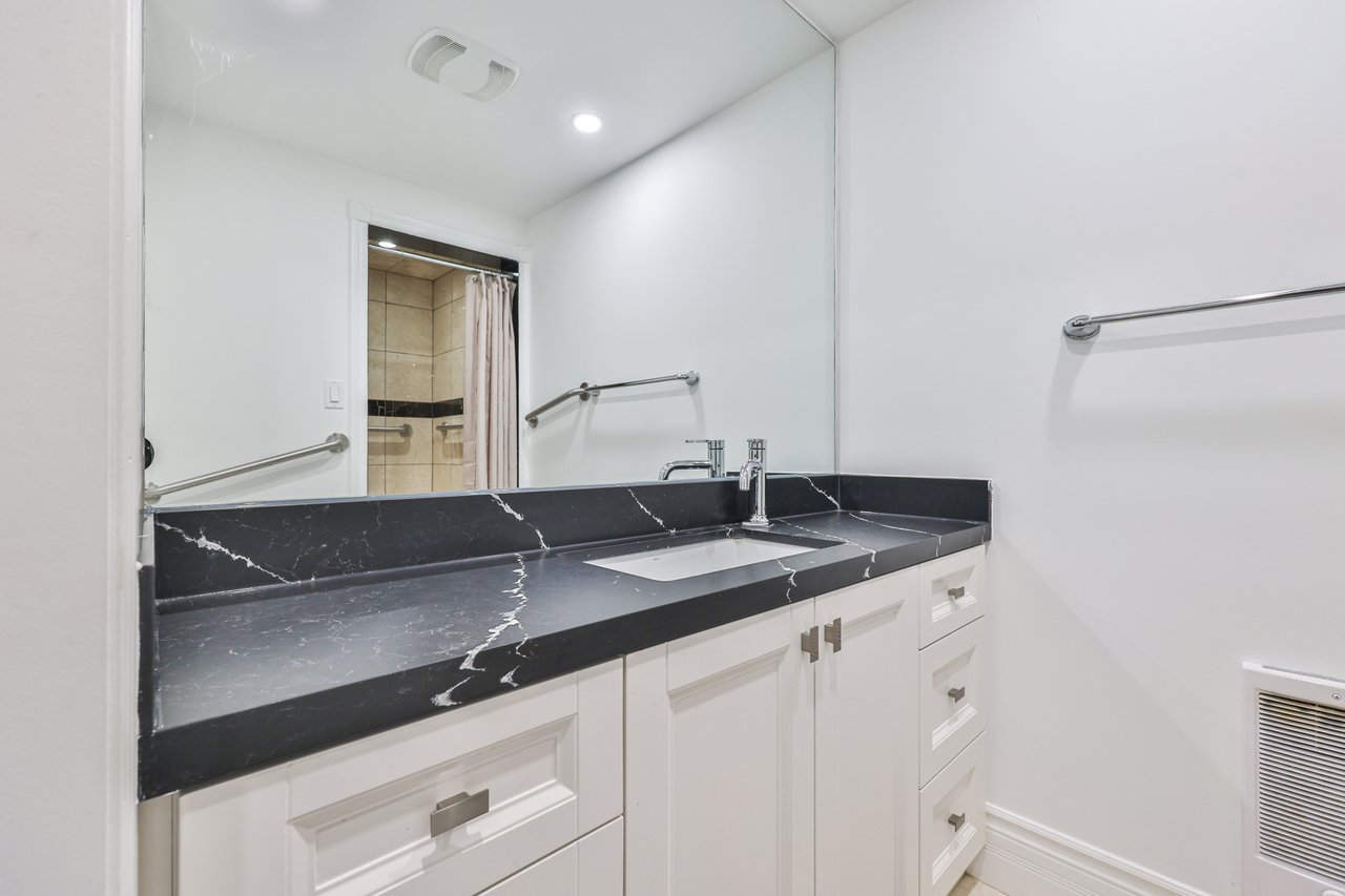 108 Whittington Place, Oakville