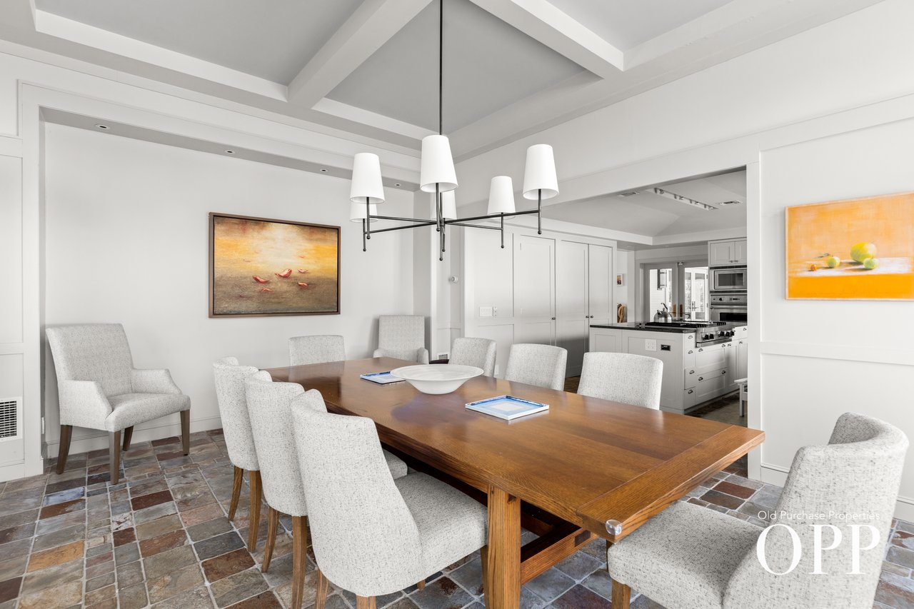 CHARMING SUMMER RETREAT WITH GARDENS & BAY BREEZES