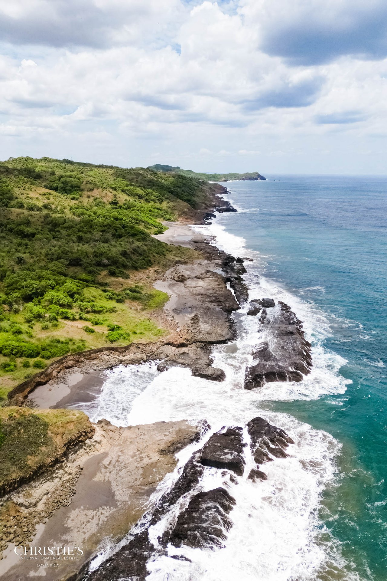 Mandla Boutique Coastal Retreat with World-Class Surf