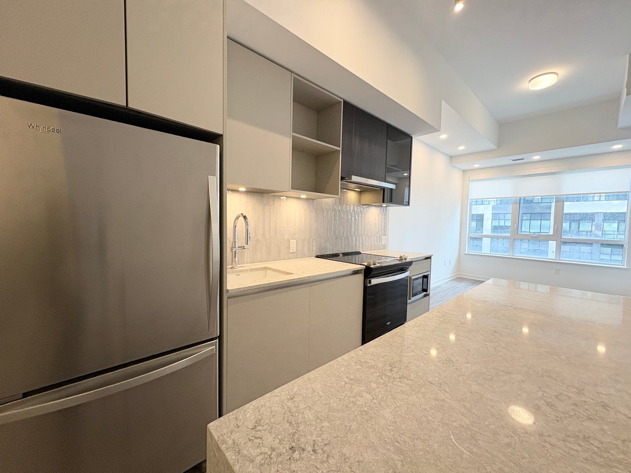 395 Dundas Street W Unit: 223
