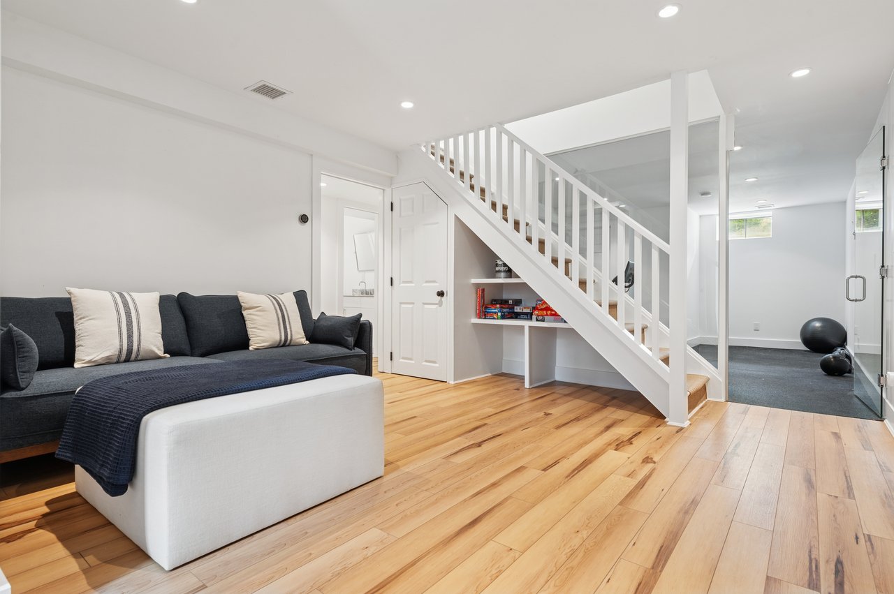 11 Sawasett Avenue