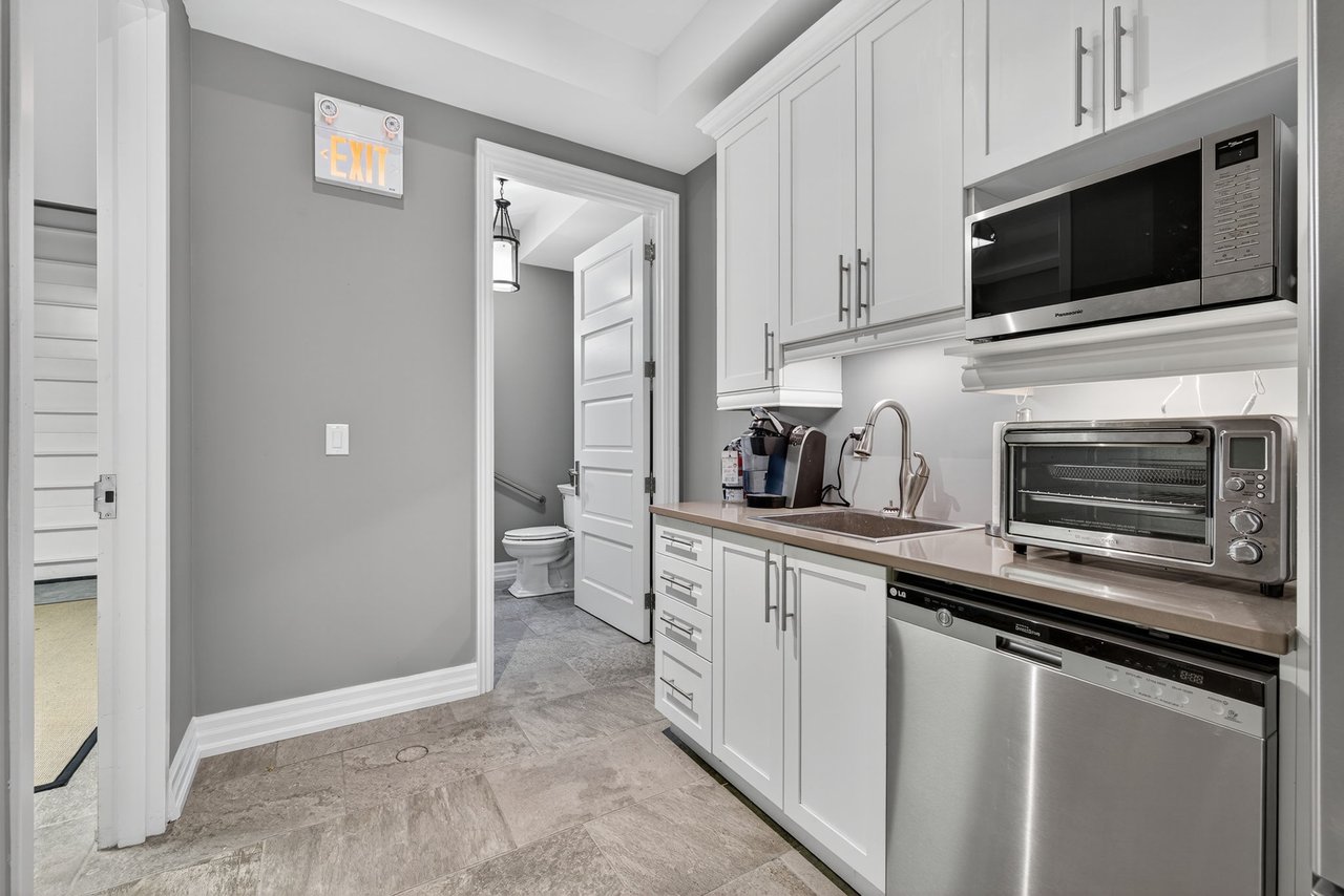 5 - 16945 Leslie St, Newmarket