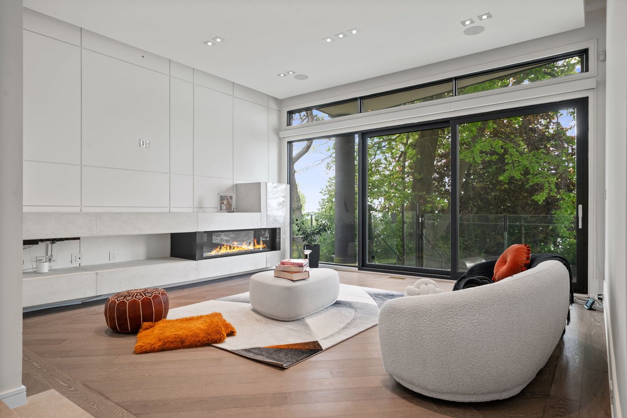  Unmatched Beauty Of Lakeside Living