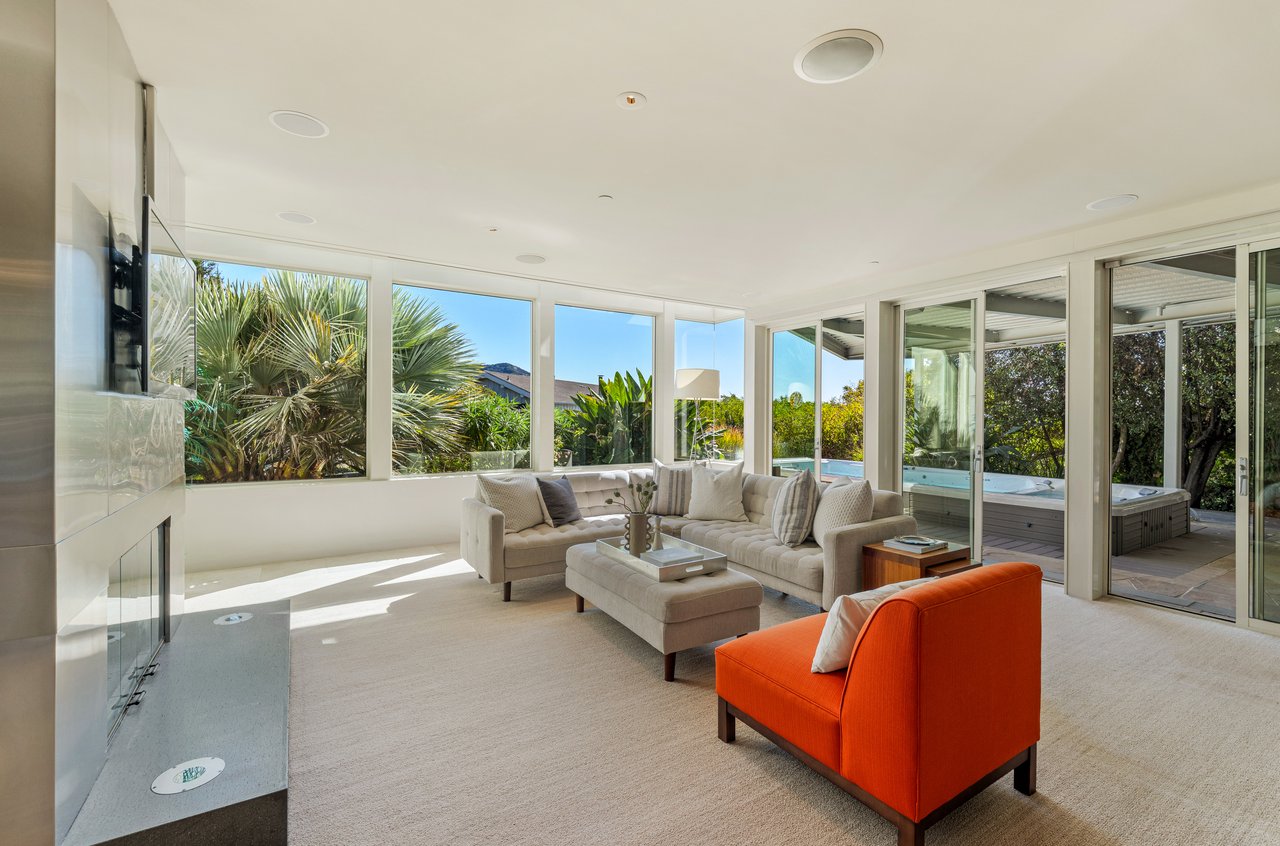 Dramatic Contemporary Architecture and Golden Gate Bridge Views