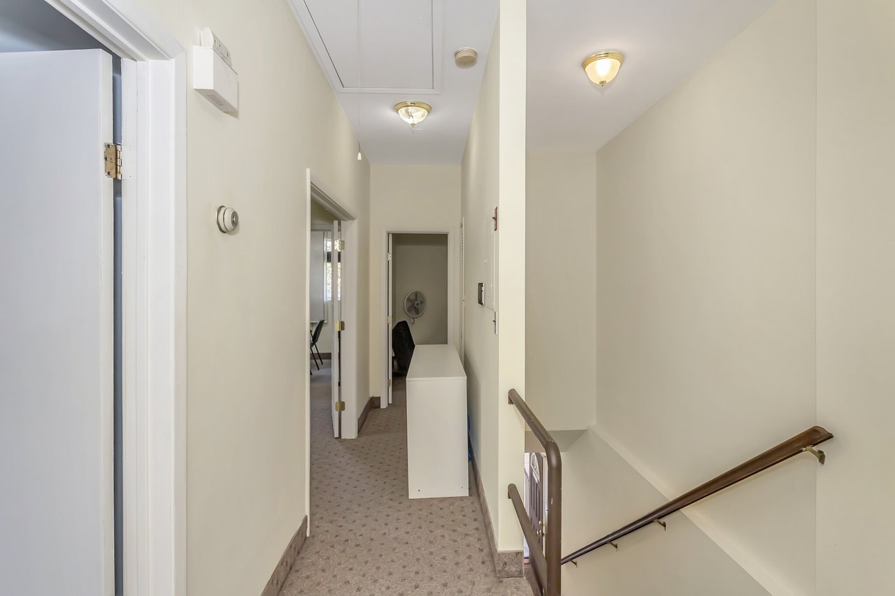219 Mineola Blvd