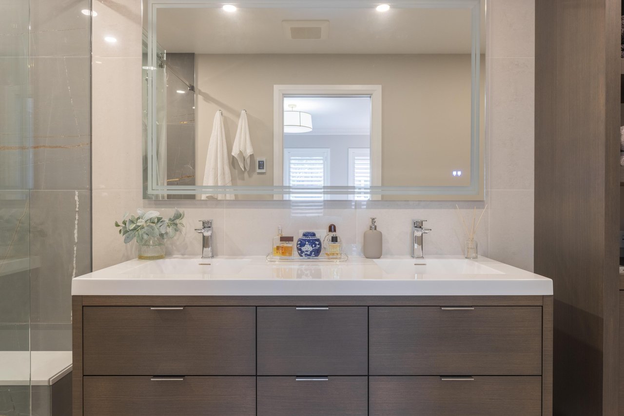 1064 Queen Street W 32A