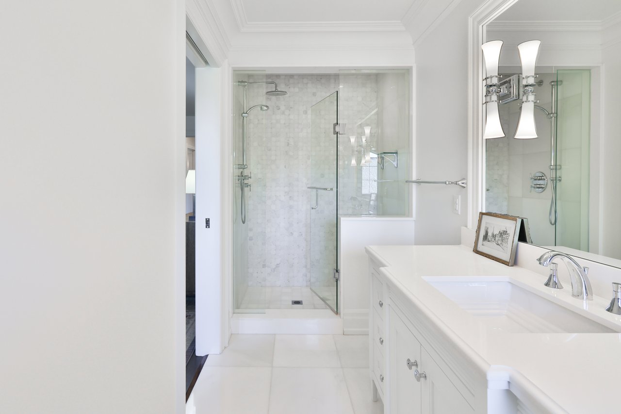 1497 Lakeshore Road W