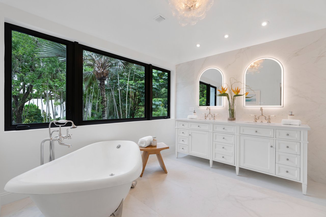 3700 Hibiscus Street "Casa Mamey"