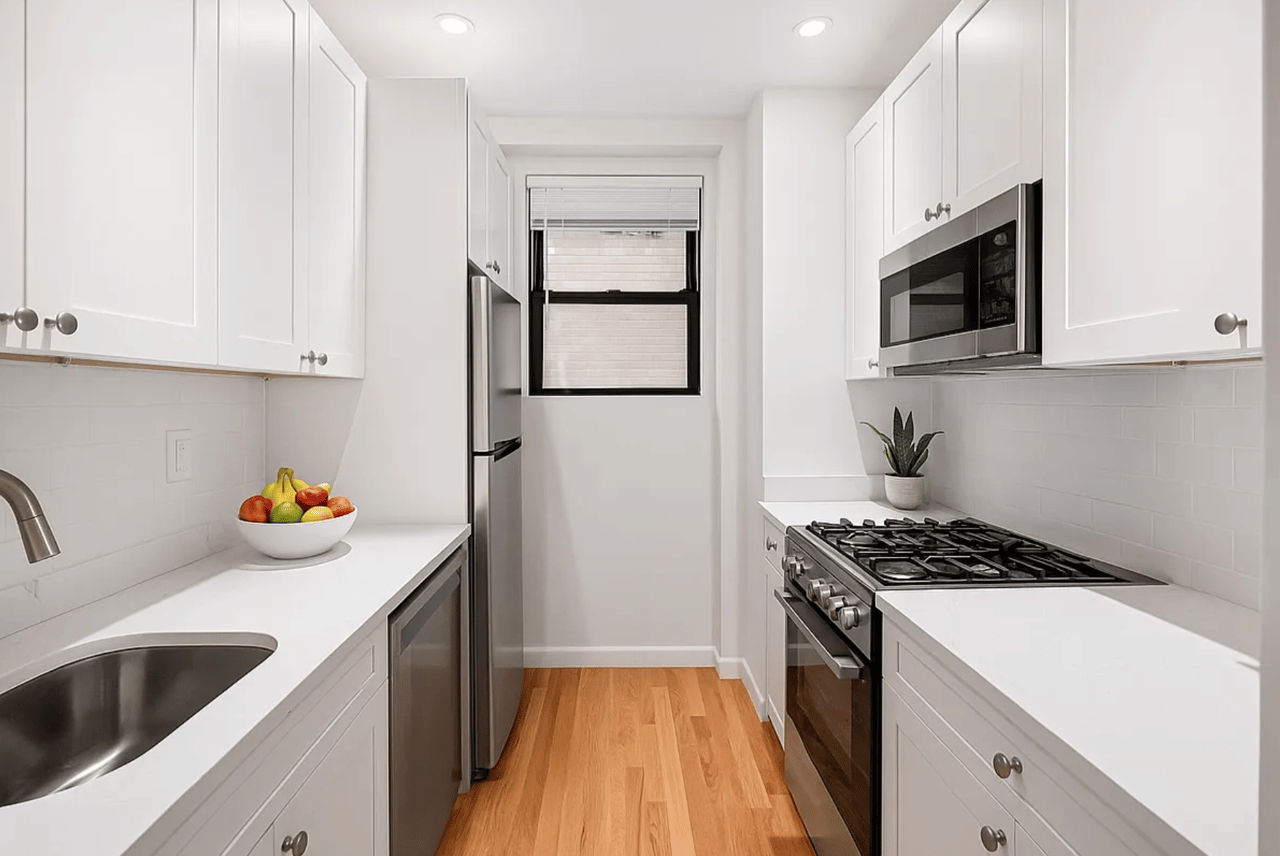 330 Third Avenue #1J
