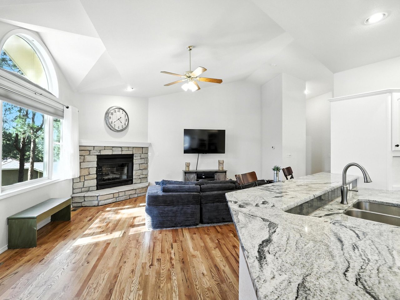 18370 Lazy Summer Way