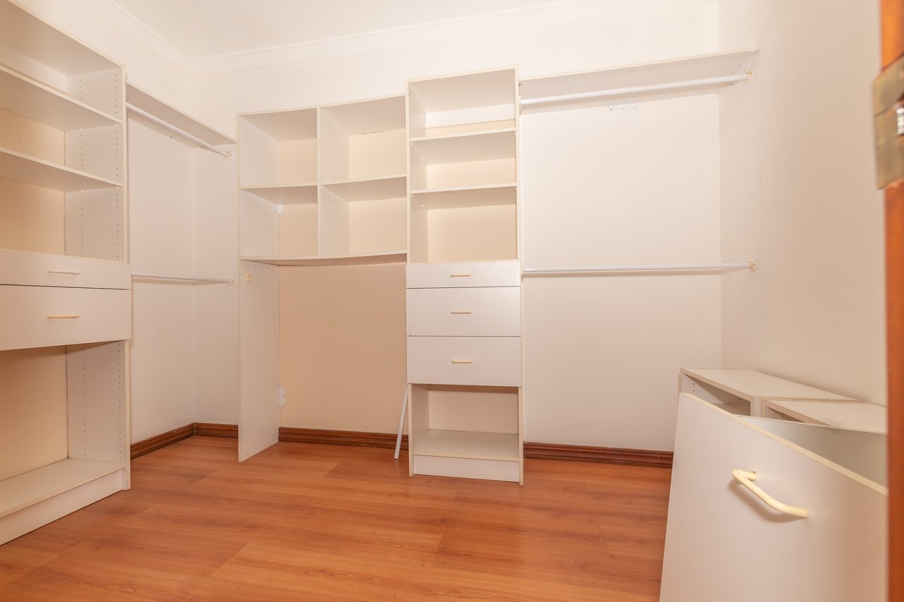 Colonial Gated Community Villa, Curridabat, San Jose