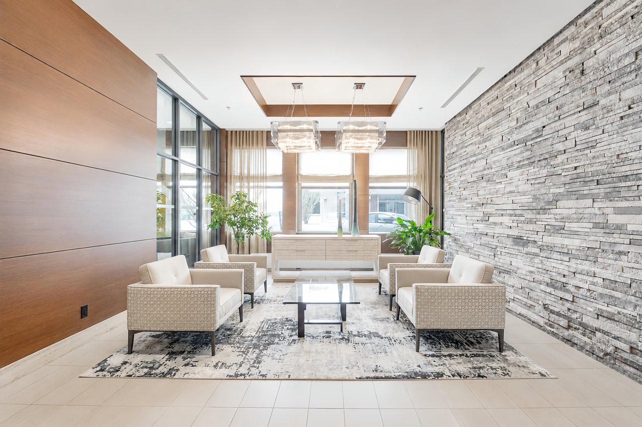 1 Hurontario St 308