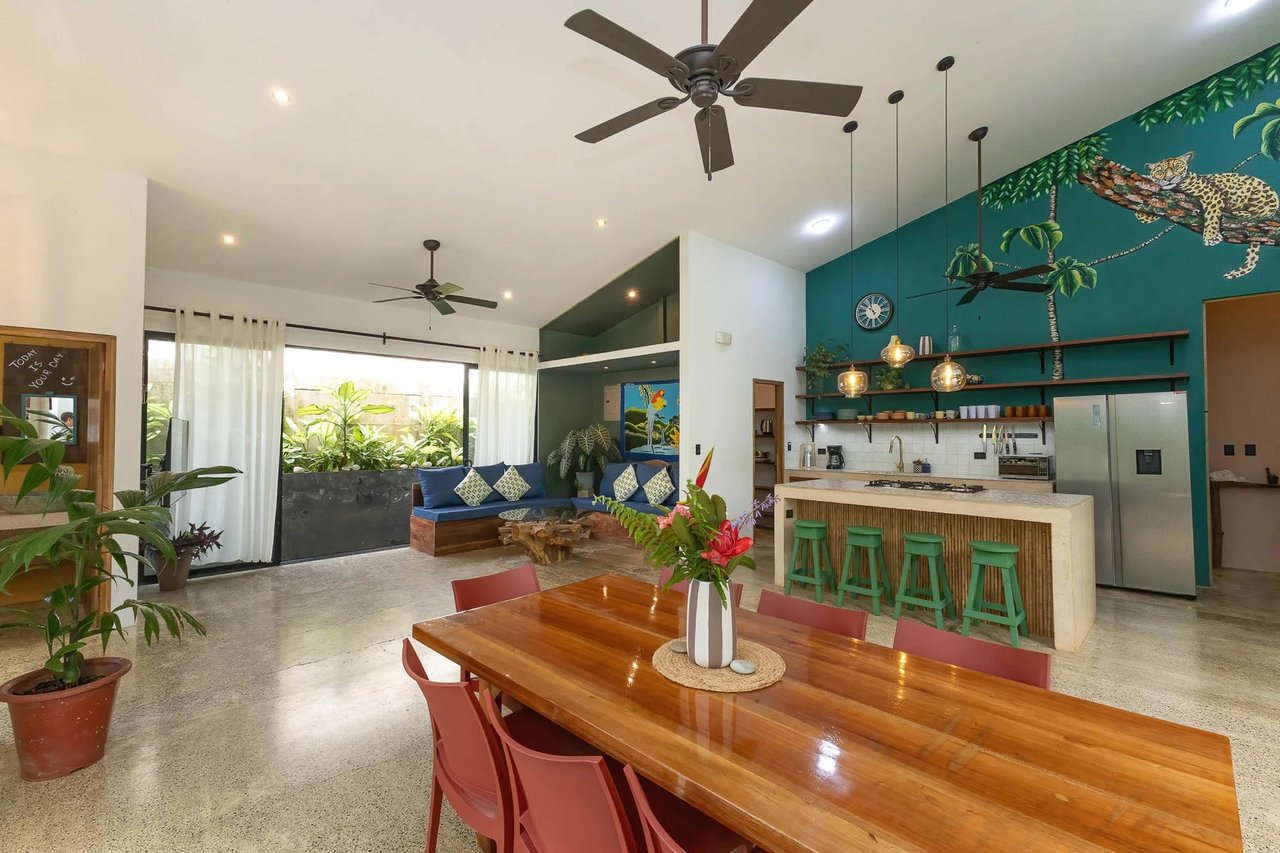 Gorgeous New Rainforest Villa with Pool and Creek, 20 minutes from Quepos
