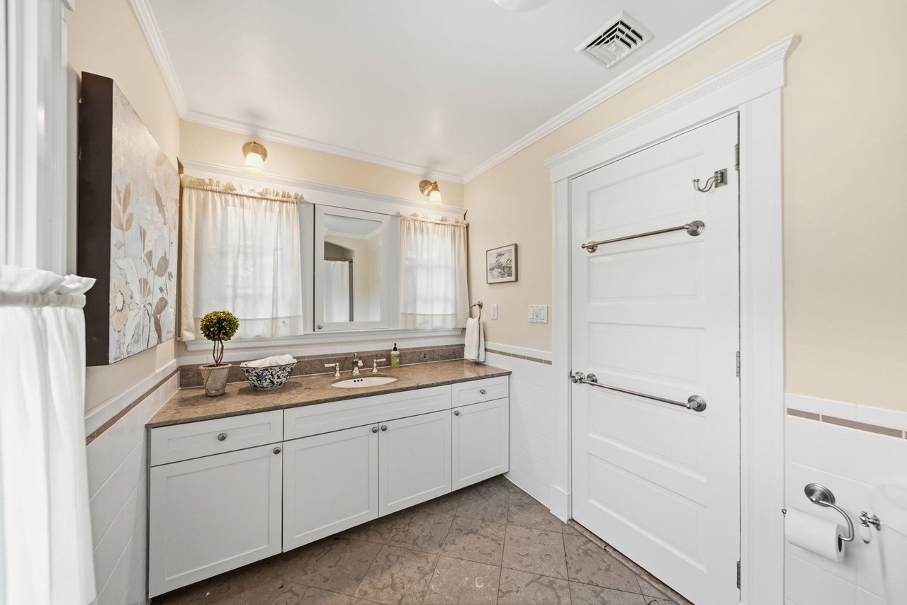 25 Riverdale Rd