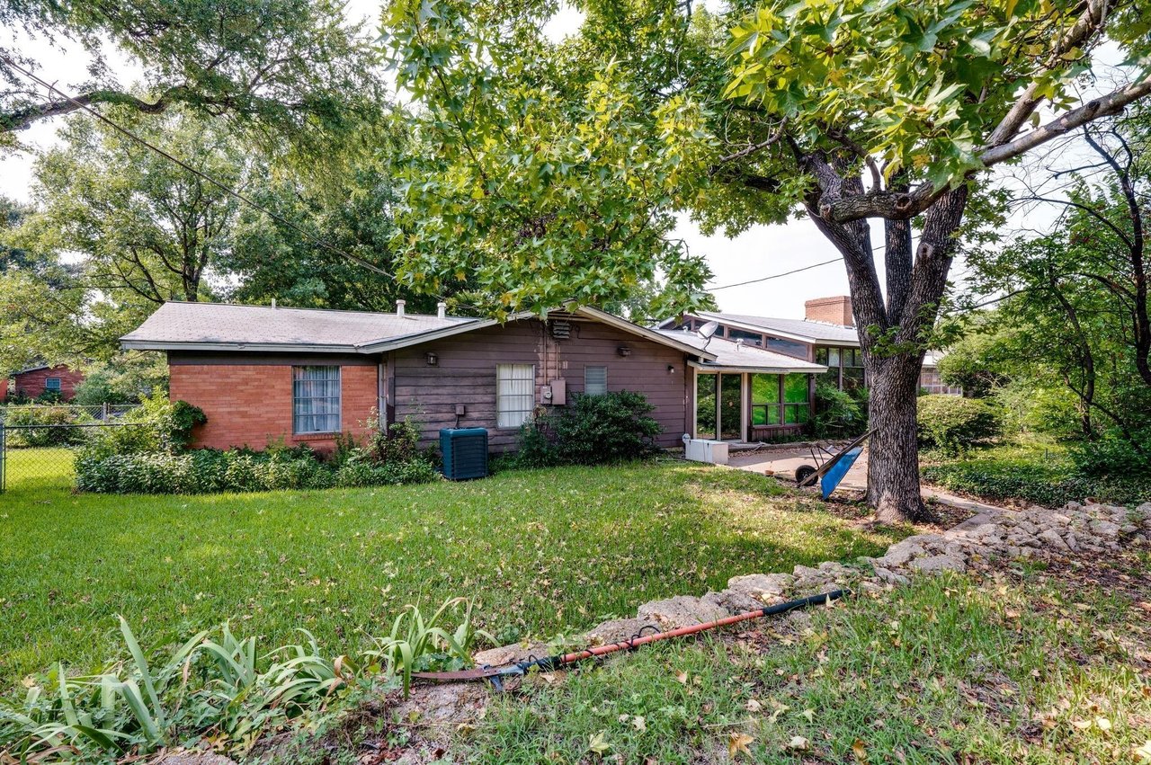 2922 Bryn Mawr Dr