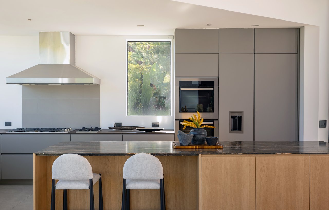 9277 Thrush Way, Sunset Strip