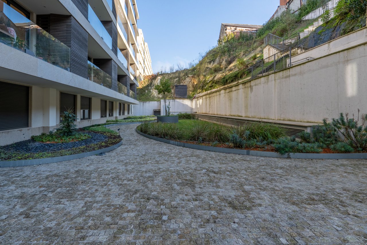 Modern Two-Bedroom Duplex Apartment in Porto