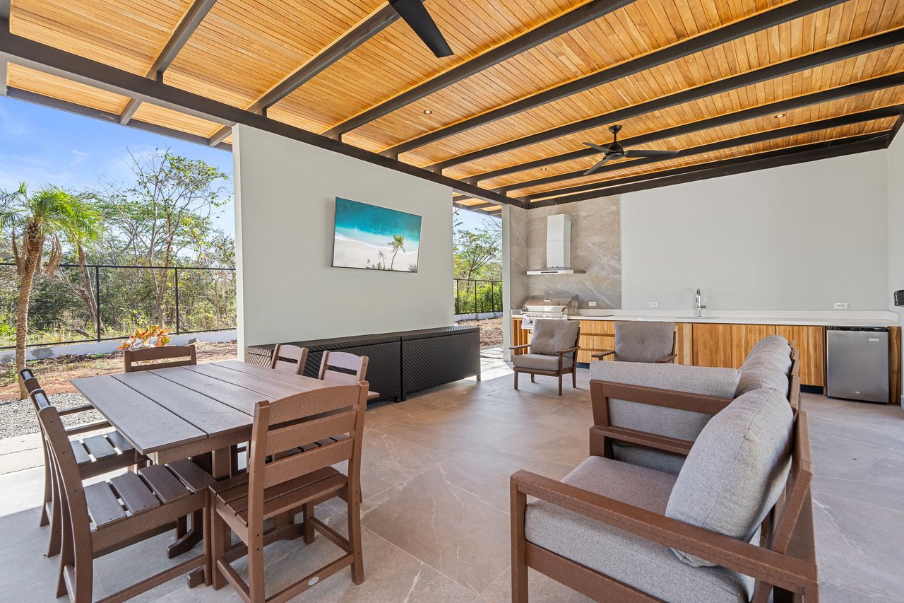 Hacienda Vista Grande | 3 Homes, Ocean Views and 1.66 Acres | Playa Grande