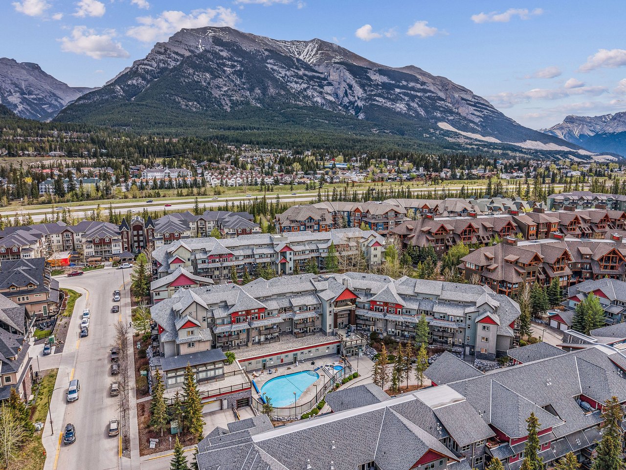 Short Term Rental Income Property in Grizzly Lodge Canmore