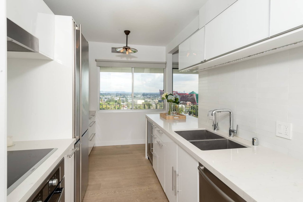 Prestigious Plaza Towers | 5-Star Amenities - Full Service Building