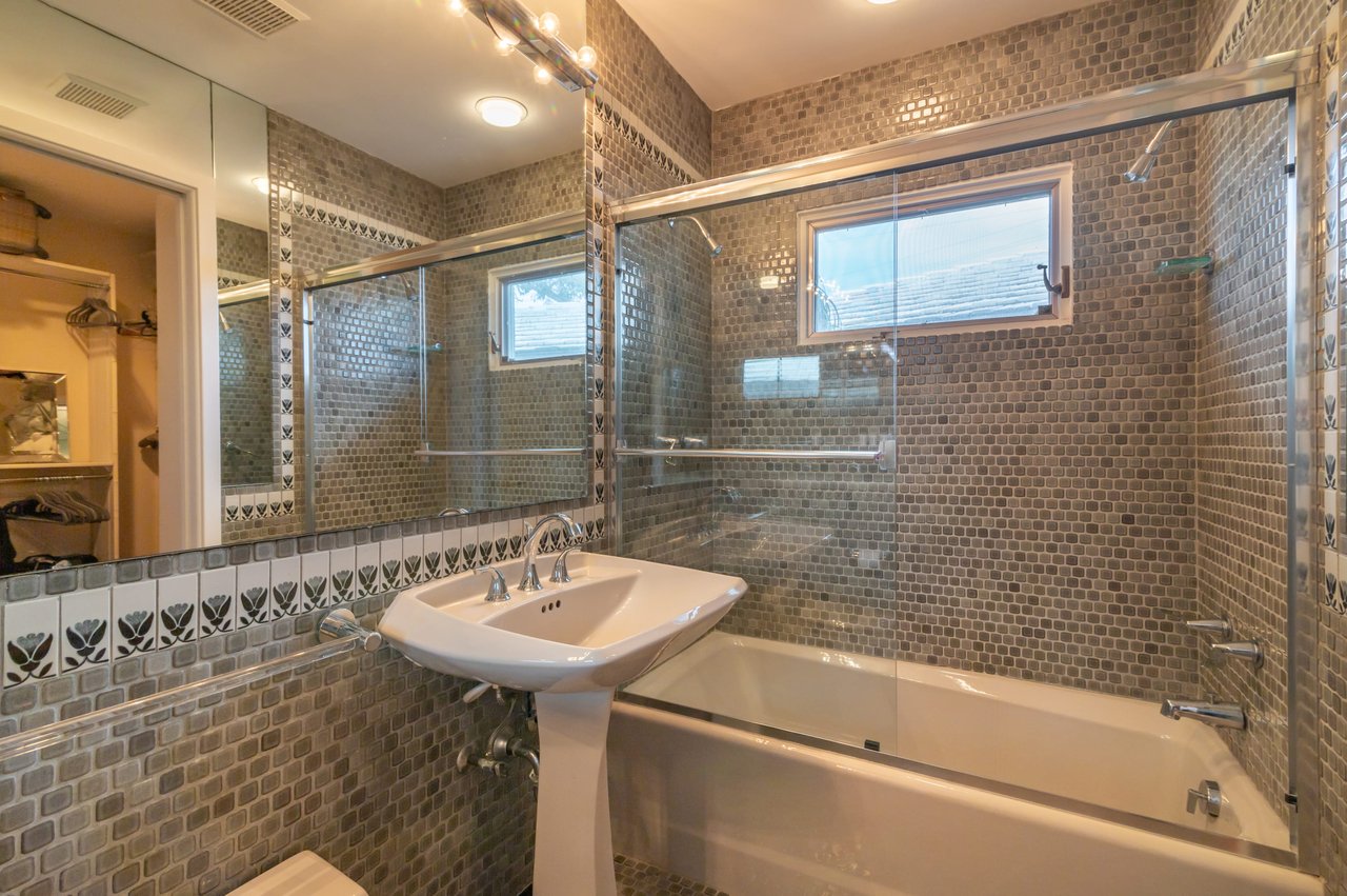 Prestigious Address in Lido Shores