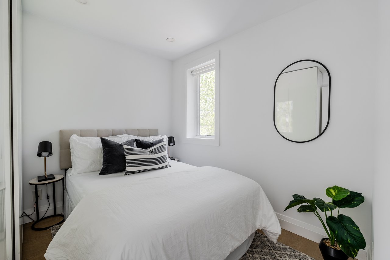 389 Woodbine Ave