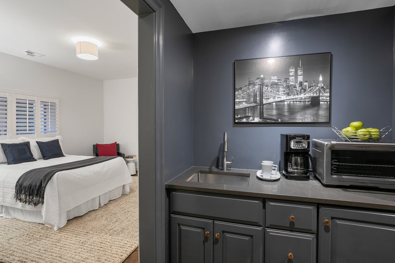 5025 Linnean Ave NW, Washington, DC 20008