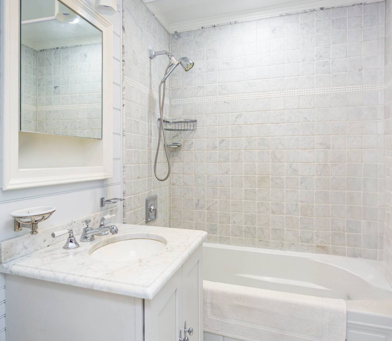 514 Pantigo Rd Unit 5