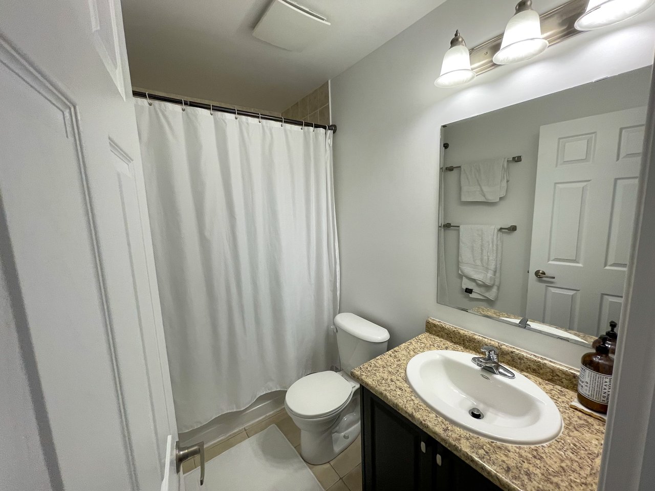 877 Willingdon Cres