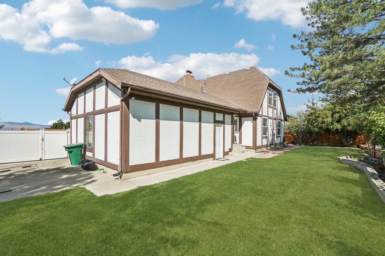 11343 S Clifford Cir