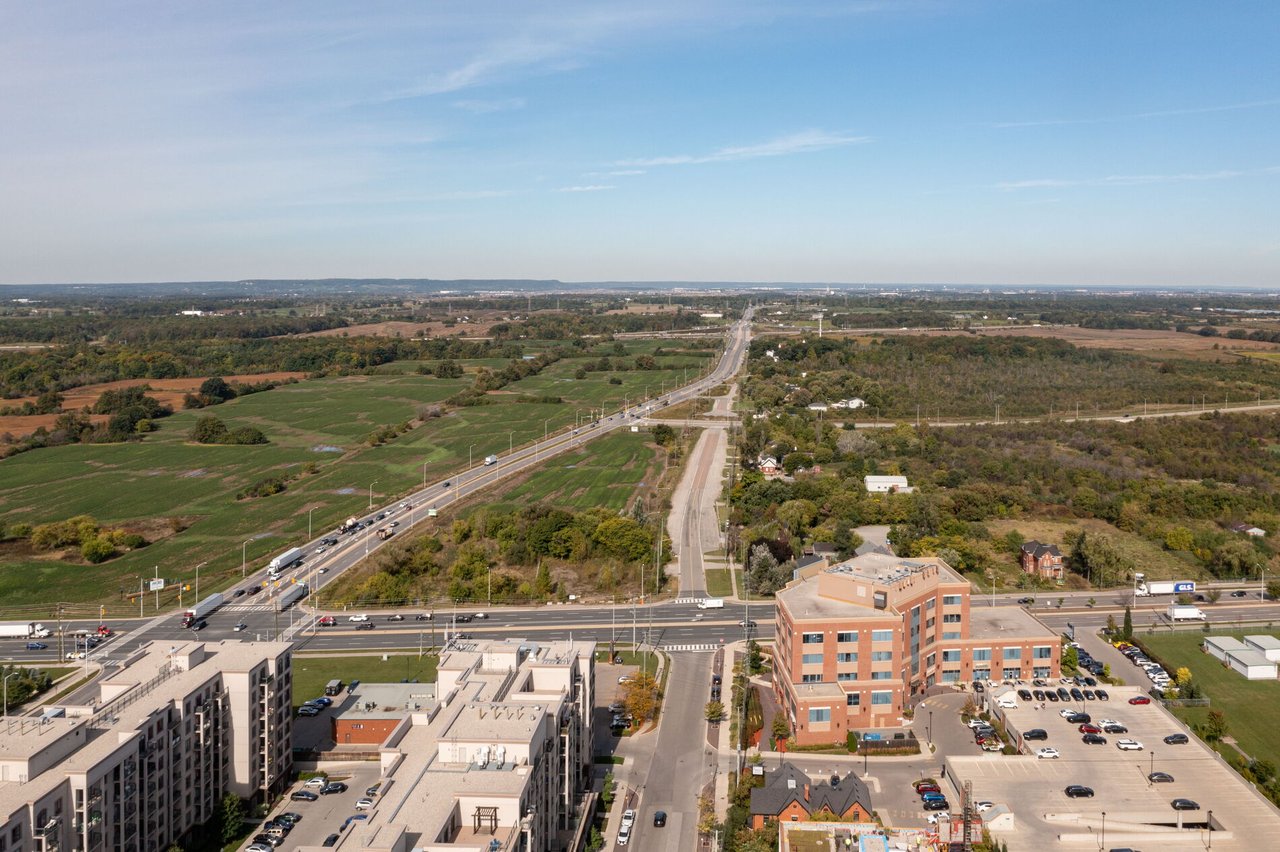720-2450 Old Bronte Road Unit: 720