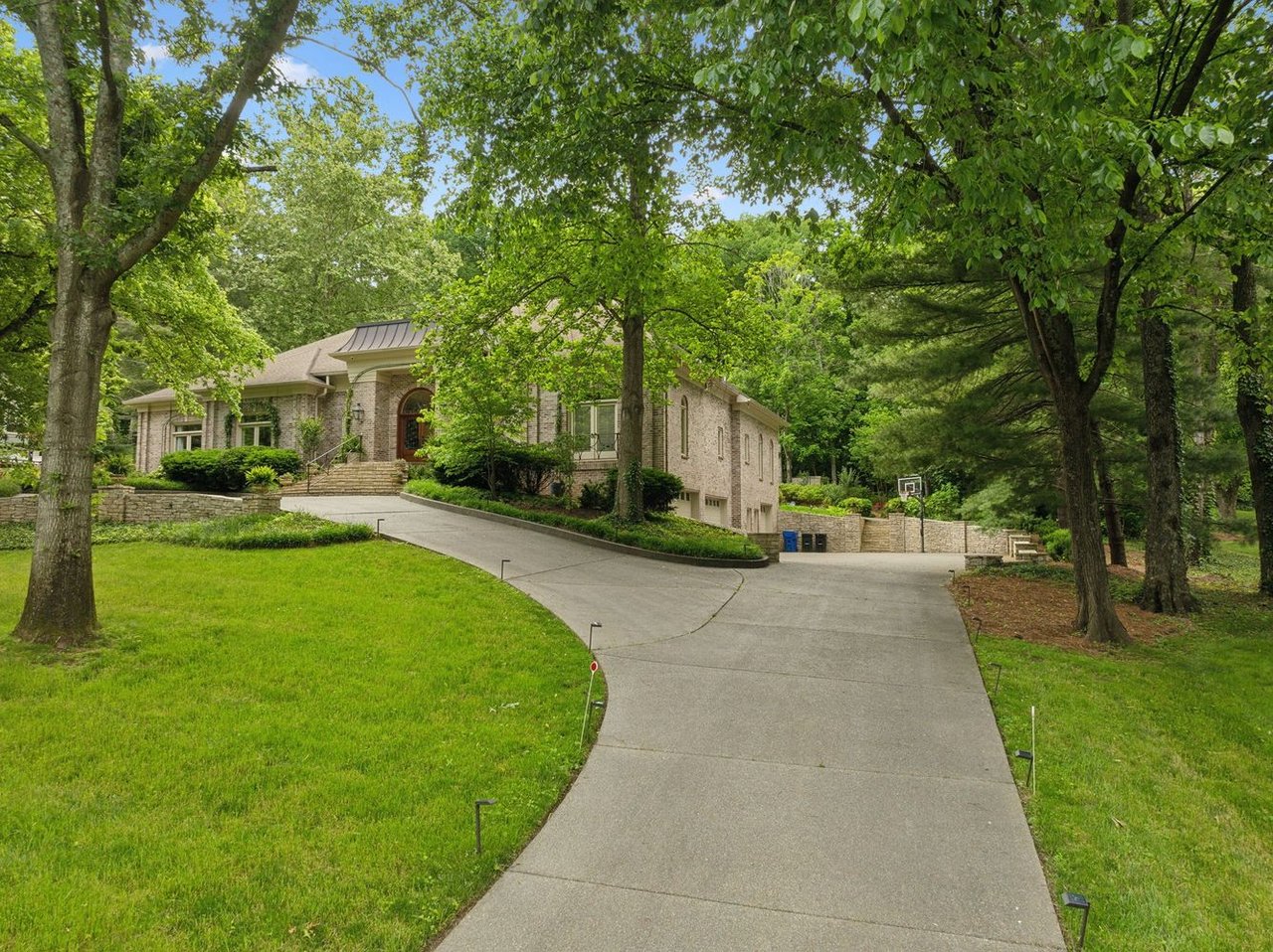 915 Calloway Dr