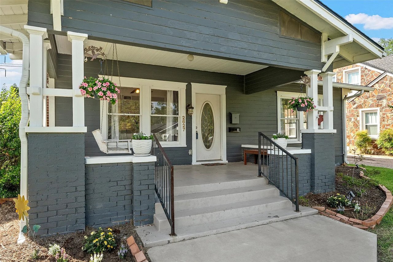 2627 Fort Ave