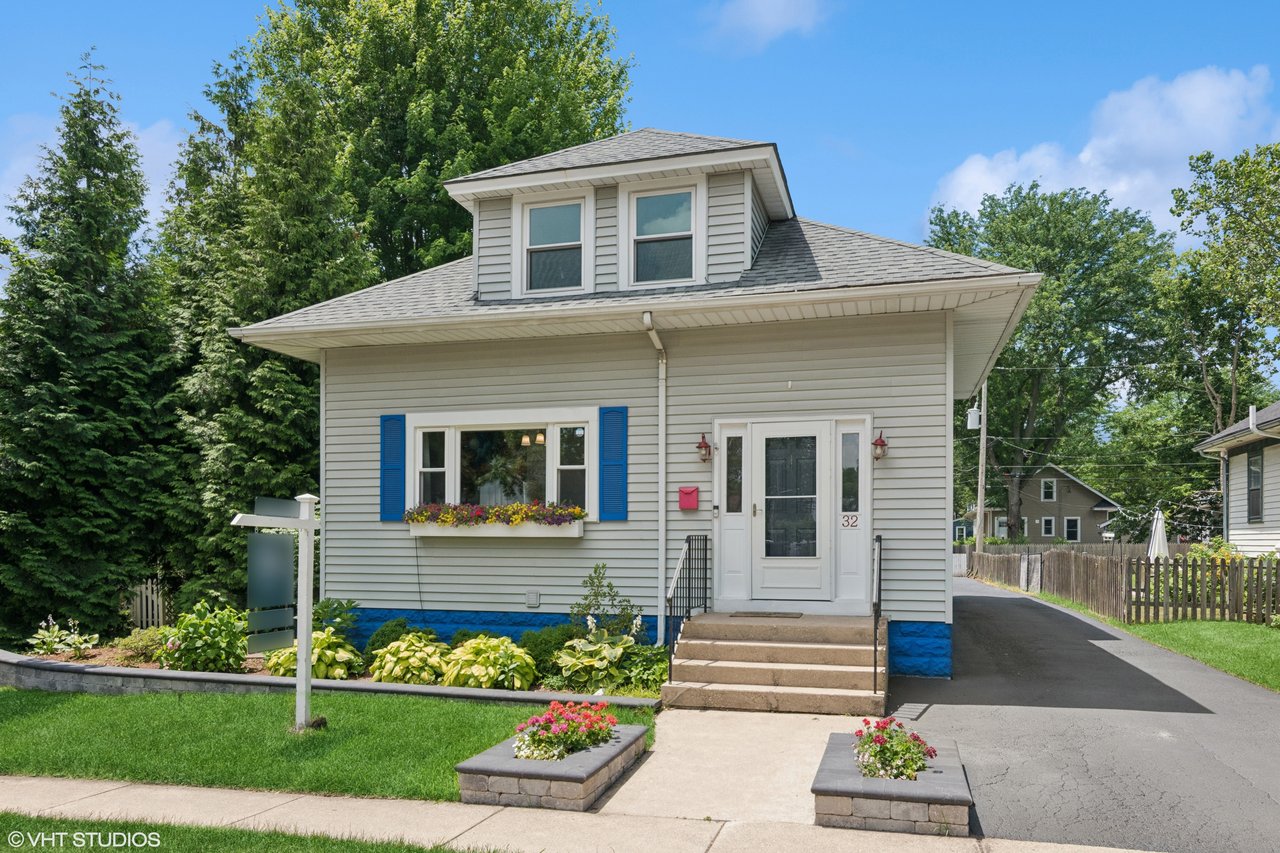 32 Anderson Blvd
